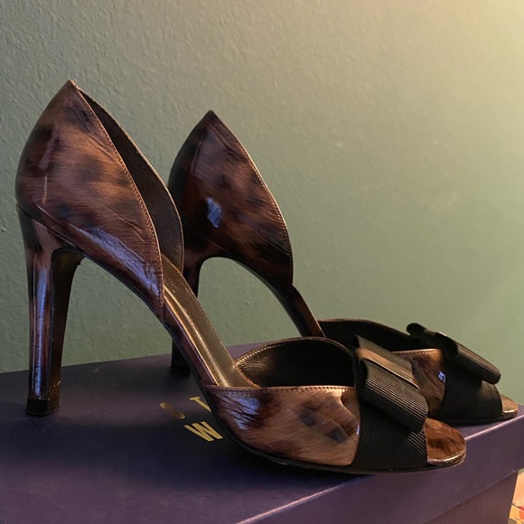 Stuart Weizmann size 8 M Paw Print patent leather D’orsay open toe pump. Size 8M - Picture 5 of 7